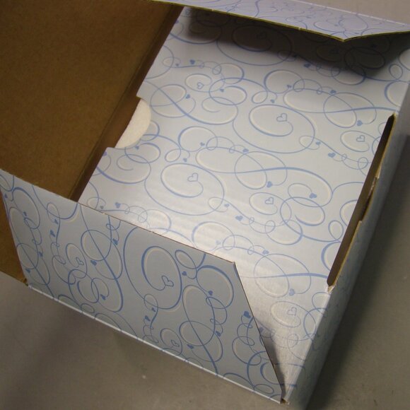 Precious Moments Figurine: “You Capture Beauty With All You Do”. 830022 in box - Picture 16 of 16